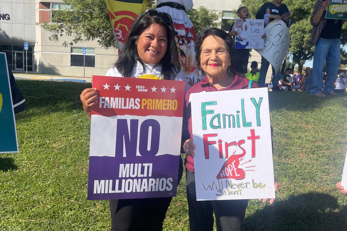 FITV leader Silvia and Dolores Huerta at a rally